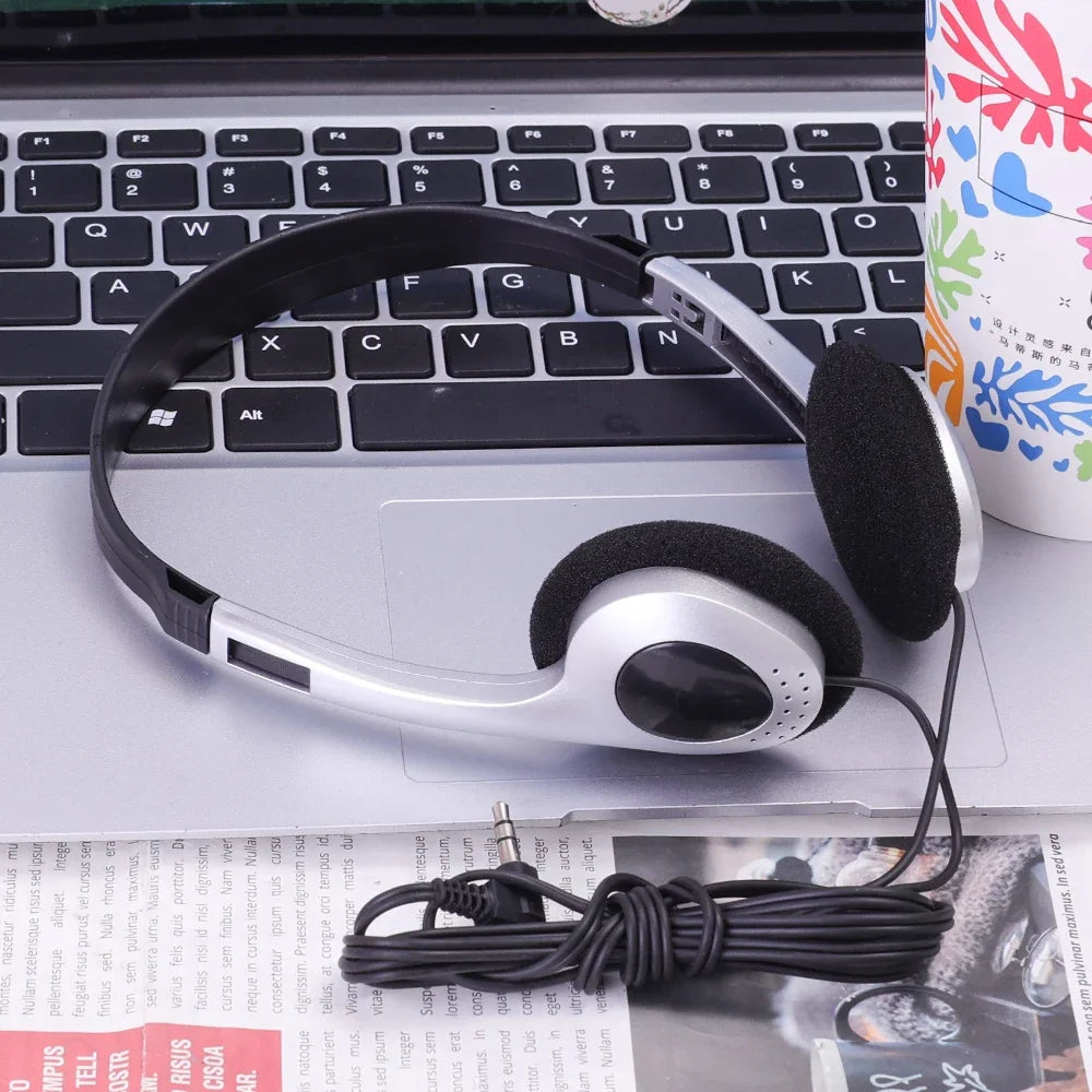 Portable Headphones Personality Retro Headset Black Fashion Style Headset Over Ear Earbud 3.5mm Wired Headset Photo Props
