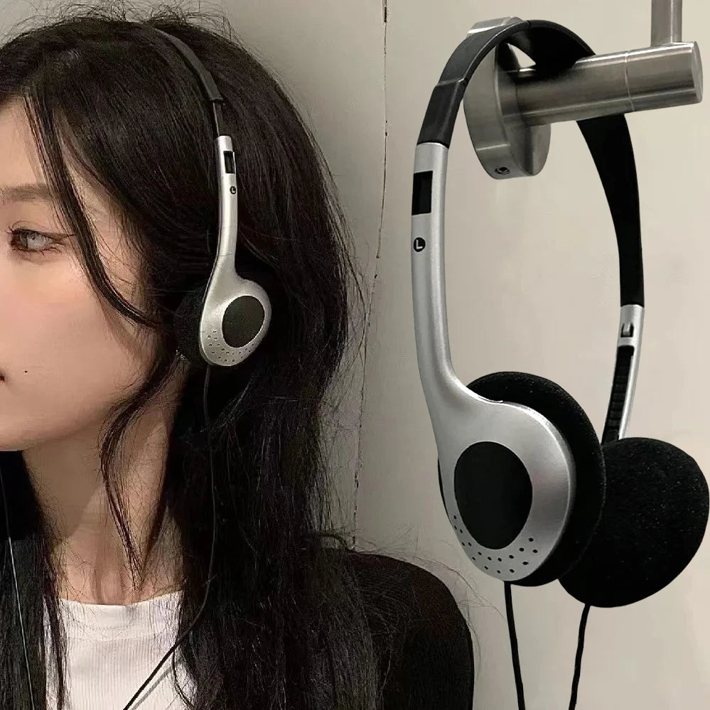 Portable Headphones Personality Retro Headset Black Fashion Style Headset Over Ear Earbud 3.5mm Wired Headset Photo Props